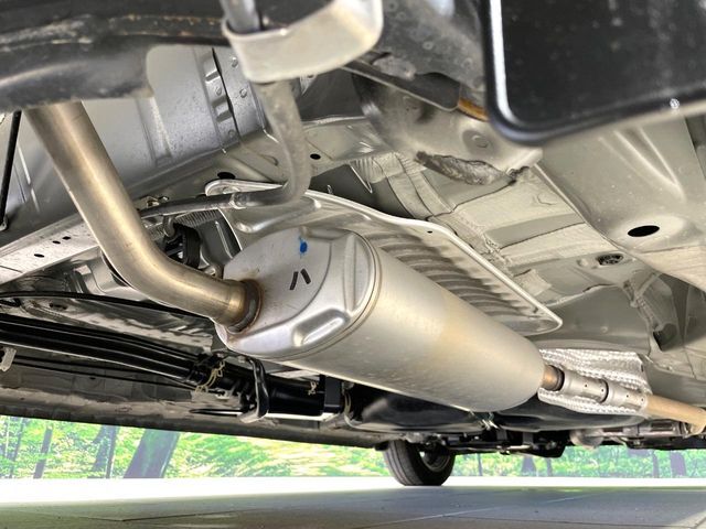 お車を安心してお乗りいただく為には、足回りの定期点検が欠かせません。サービスサポート（有償保証）では無料点検もご提供しており、安心のカーライフをお過ごしいただけるサポート体制が整っています。