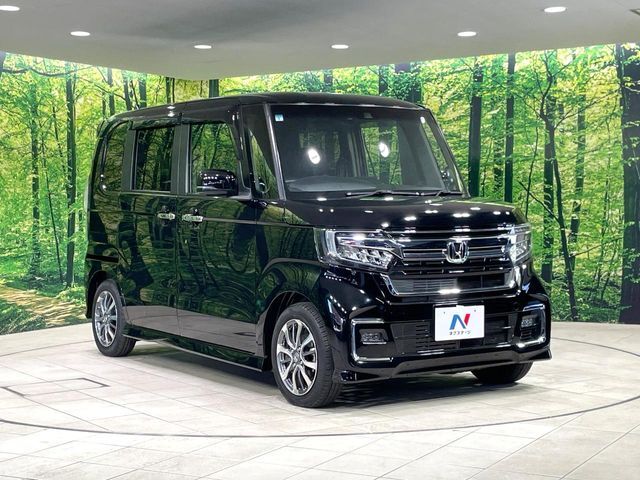 大好評のボディコーティング「弾スプラッシュコート」もご納車までに施工可能。通常のガラスコートと異なる、耐久年数6年の無機質ガラスコーティングが、ボディをキレイな状態に保ってくれます。