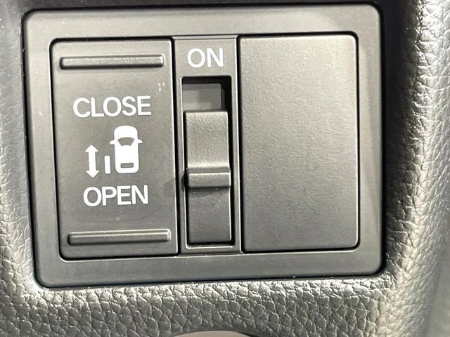 【パワースライドドア】スマートキーや運転席のスイッチでスライドドアの開閉が可能♪電動だから力を入れてドアを開ける必要が無く、小さいお子様でも、重い荷物を持っている時もラクに開け閉めできます♪
