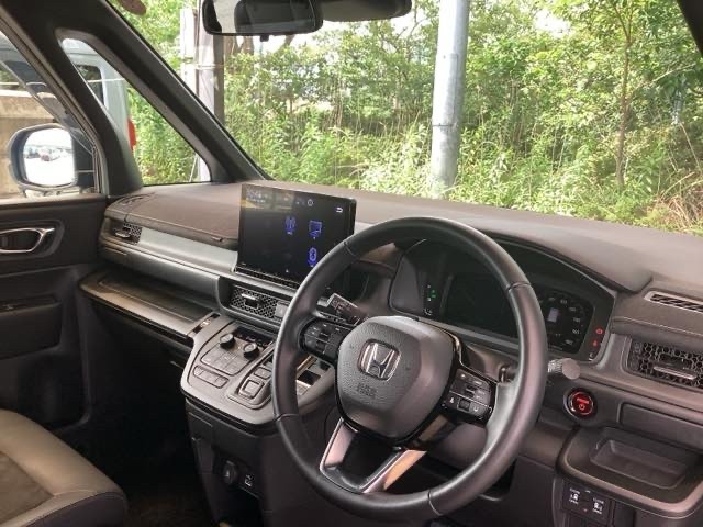 先進の安全運転支援機能【Honda SENSING】を搭載。衝突軽減ブレーキや誤発信抑制機能など様々な機能で安全運転をサポートします。機能一覧はHondaオフィシャルサイトで確認できます。