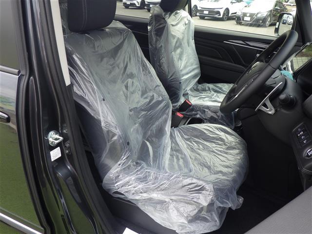 【運転席パワーシート】スイッチを操作することで電気モーターが前後スライドや座面の高さ、背もたれの傾きを調整してくれます！