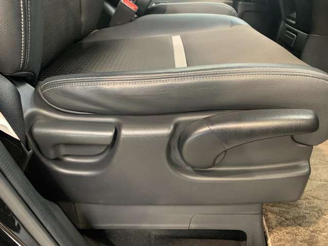 運転席のポジション変更可能！ご自身の運転しやすいポジションでの運転が可能です！