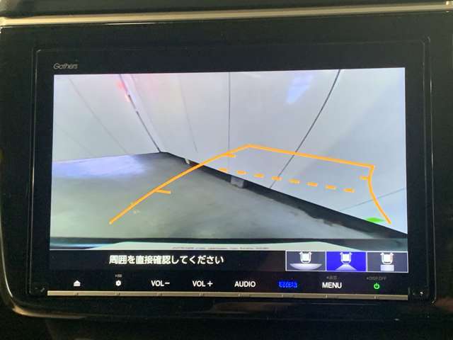 バックギアに入れるだけで自動でリヤカメラに切り替わります！車庫入れやバックが苦手な方にオススメ！