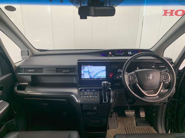 見通しの良い運転席回りとなっておりますので安心して運転をして頂けます！窓が大きいので明るく開放的な室内です