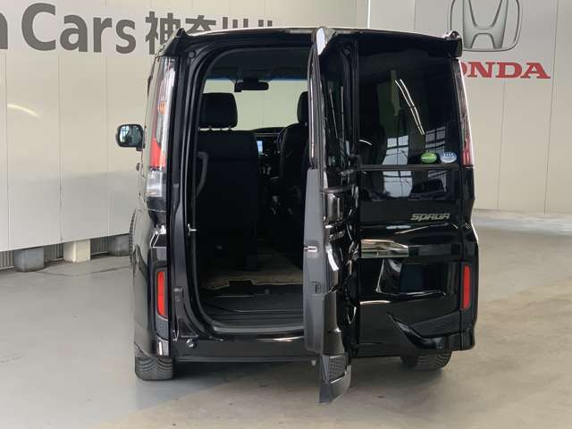 ワクワクゲートで、スペースの狭い駐車場でもバックドアから車内へアクセスることが出来ます！