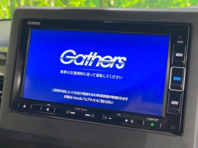 【純正ナビ】人気の純正ナビを装備しております。ナビの使いやすさはもちろん、オーディオ機能も充実！キャンプや旅行はもちろん、通勤や買い物など普段のドライブも楽しくなるはず♪