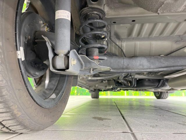 お車を安心してお乗りいただく為には、足回りの定期点検が欠かせません。サービスサポート（有償保証）では無料点検もご提供しており、安心のカーライフをお過ごしいただけるサポート体制が整っています。