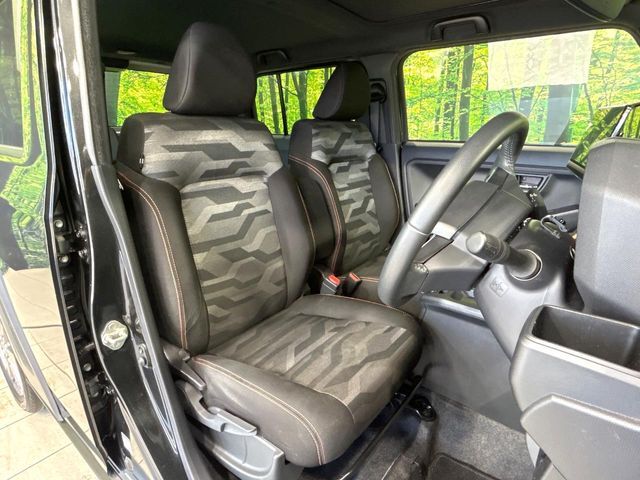 運転席シート廻りは使用感も少なく、良好な状態となっています。丁寧に使われていたことがよくわかりますね。