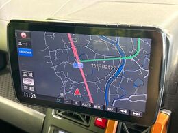 【大画面ナビ】人気の大型10インチナビを装備。存在感のある大画面はインパクト大！ナビ利用時のマップ表示は見やすく、テレビやDVDは臨場感がアップ！いつものドライブがグッと楽しくなります♪