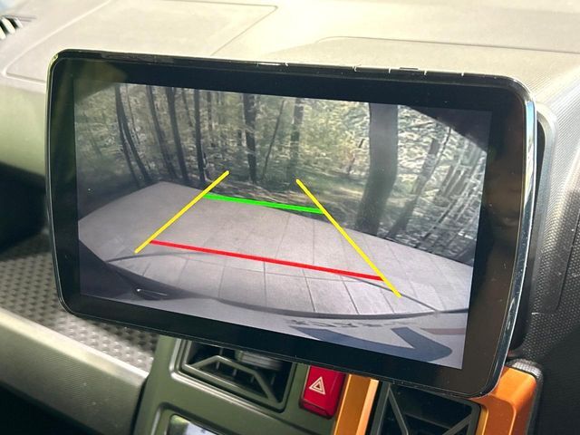 【バックカメラ】駐車時に後方がリアルタイム映像で確認できます。大型商業施設や立体駐車場での駐車時や、夜間のバック時に大活躍！運転スキルに関わらず、今や必須となった装備のひとつです！