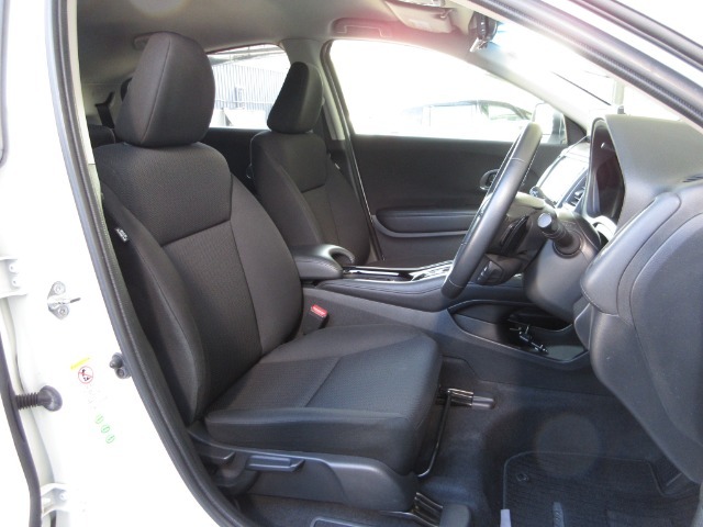 運転席には高さ調整ができる『シートハイトアジャスター機能』が付いています！これなら小柄な方にも大柄な方にも自分にぴったりの運転姿勢がとれますね～！