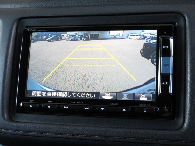 バックをするとき自動でリアの様子が映る『リアカメラ』付き！ナビ画面で確認しながらバックができますから安心ですね。でも、目視も大切ですよ！安全第一でお願いします！