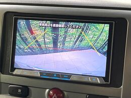 【バックカメラ】駐車時に後方がリアルタイム映像で確認できます。大型商業施設や立体駐車場での駐車時や、夜間のバック時に大活躍！運転スキルに関わらず、今や必須となった装備のひとつです！