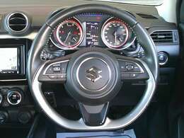 ハンドル周りのお写真です。　メーターも視認しやすくなっております。