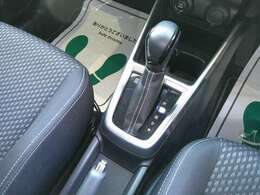 シフトレバー周りのお写真です。