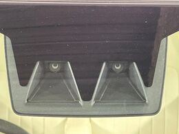 【スマートアシスト】走行中に前方の車両等を認識し、衝突しそうな時は警報とブレーキで衝突回避と被害軽減をアシスト。より安全にドライブをお楽しみいただけます。