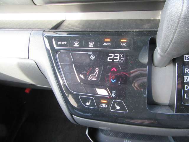 オートエアコン！使い易いですよ♪ シートヒーターついてます