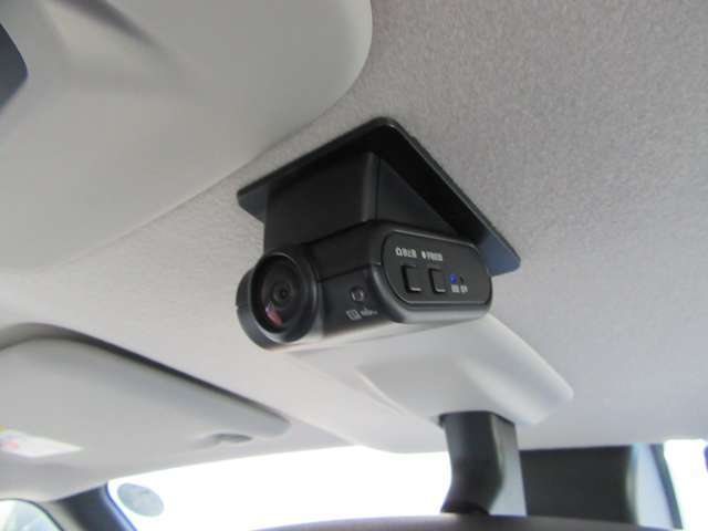 【ドライブレコーダー】万一の時に強い味方◆事故の瞬間などしっかりと録画され、鮮明な画像で細部まで確認できます。トラブル回避のためにもぜひ備えておきたいですね