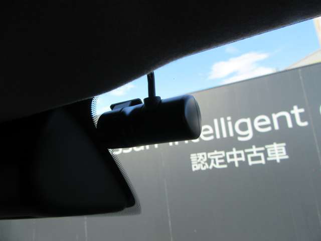 【ドライブレコーダー】万一の時に強い味方◆事故の瞬間などしっかりと録画され、鮮明な画像で細部まで確認できます。トラブル回避のためにもぜひ備えておきたいですね