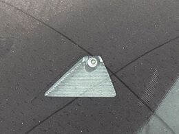 【i-ACTIVESENSE】走行中に前方の車両等を認識し、衝突しそうな時は警報とブレーキで衝突回避と被害軽減をアシスト。より安全にドライブをお楽しみいただけます。