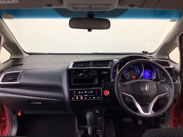 【前方視界】開放的な前方視界！運転がしやすく疲れにくいです♪窓が大きく、見通しがとっても良いおクルマですよ♪