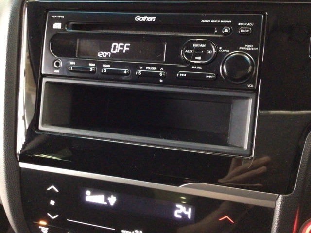 【オーディオ機能】CDプレーヤーを装備♪もちろんFM/AMラジオもお聞きいただけますよ♪