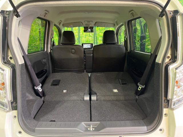 普段のお買い物や通勤、送迎等に十分な荷室スペースを確保しております。セカンドシートを倒すと、大きな荷物の積載も可能です♪