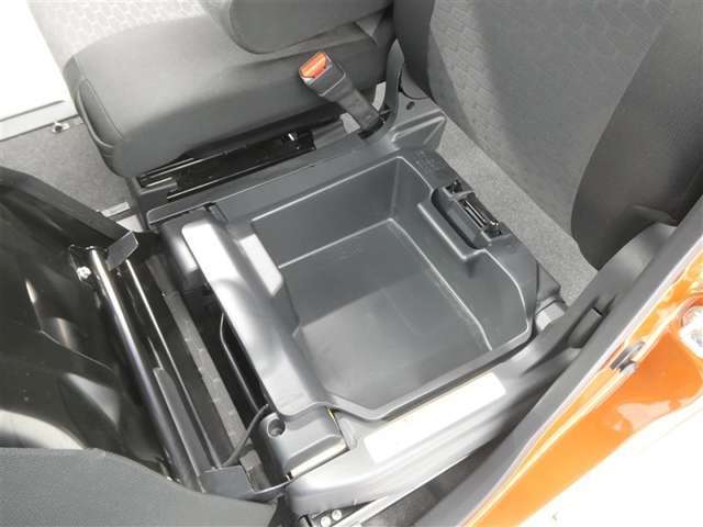 取り出しやすく、しまいやすい収納スペースが満載です。ティッシュやペットボトル等、用途に合わせた収納が可能ですので、使い方はあなた次第！