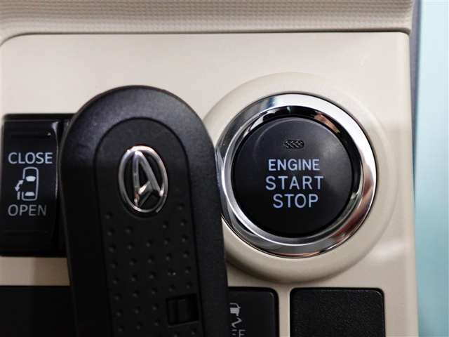 キーをポケットやバッグに入れたままでエンジンスタートやドアロックの開閉ができてとっても便利