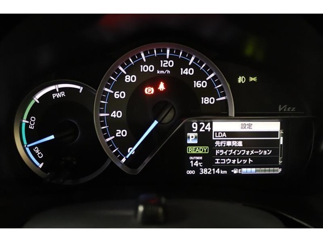 マルチインフォメーションディスプレイ付きのメーターです！エコ運転へ導く多彩な情報を表示してくれます。