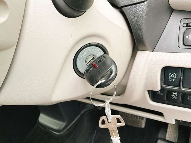 【キーレスエントリー】離れた場所からドアの開閉ができ、ワンタッチで楽々乗り込めます♪