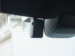 ◆ドライブレコーダー◆映像・音声などを記録する自動車用の装置です。　もしもの事故の際の記録はもちろん、旅行の際の思い出としてドライブの映像を楽しむことができます。