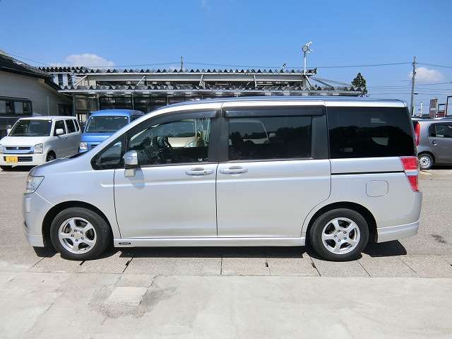 室内広々8人乗り