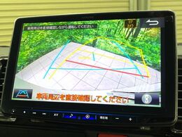 【バックカメラ】駐車時に後方がリアルタイム映像で確認できます。大型商業施設や立体駐車場での駐車時や、夜間のバック時に大活躍！運転スキルに関わらず、今や必須となった装備のひとつです！