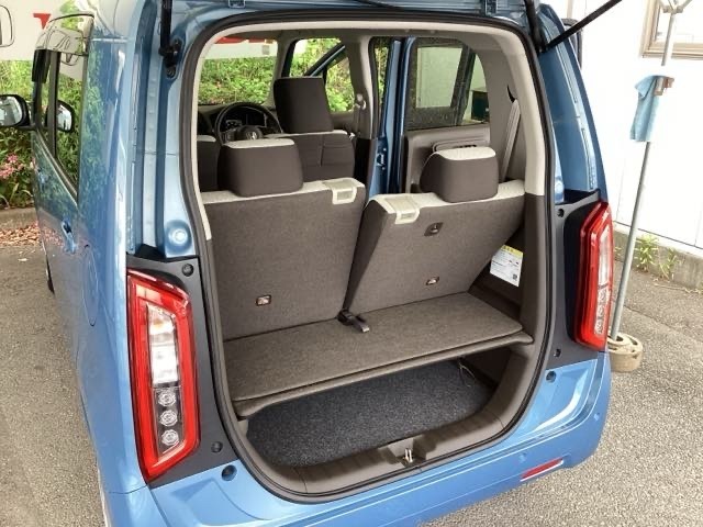 床を低く、そのぶん広く。2段でも積める、使い勝手のいい荷室です！上下で積み分けが可能になりました！重い荷物も載せやすい高さに！