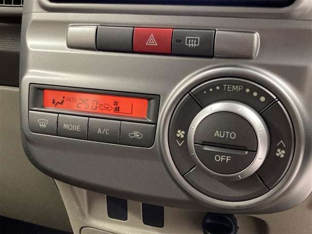 オートエアコンで細かい温度調節ができます。車内をいつでも快適空間にしてくれます。