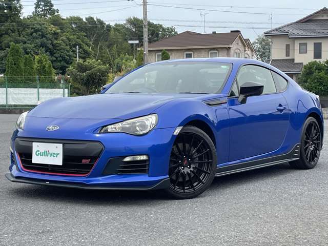 【拠点工場の設備】拠点のガリバー関東商品化センターは、車検・整備はもちろん板金・クリーニング設備までを網羅。大型設備でスポーツカー選びをサポート致します。