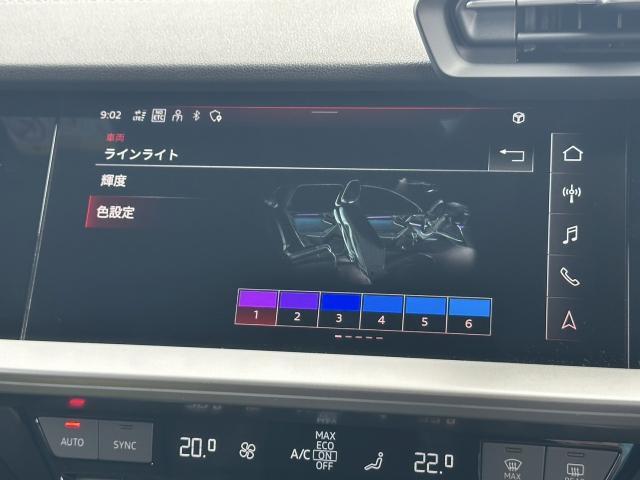 マルチカラーアンビエントライト『30色の中から好きな色が選べるので、気分やシチュエーションに合わせていつでもイルミネーションの色を変えることが可能となります。』