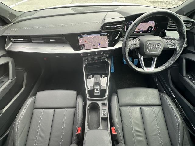 【認定中古車】Audi専門のテクニシャンが、100項目にもおよぶ精密な点検を実施。すべてをクリアしたAudi車のみが対象となります。