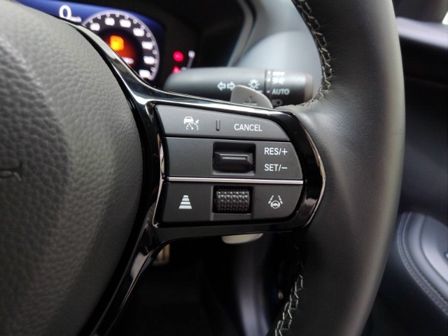 多彩な安心・快適機能を搭載した先進の安全運転支援システムのHonda　SENSINGを搭載しております。