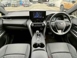 見通しの良いコックピットは普段のドライブに最適。運転しやすいお車となります。