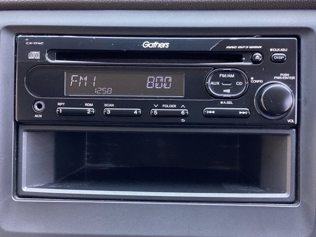 シンプルなCDプレーヤー付きの車両ですよ(*^_^*)
