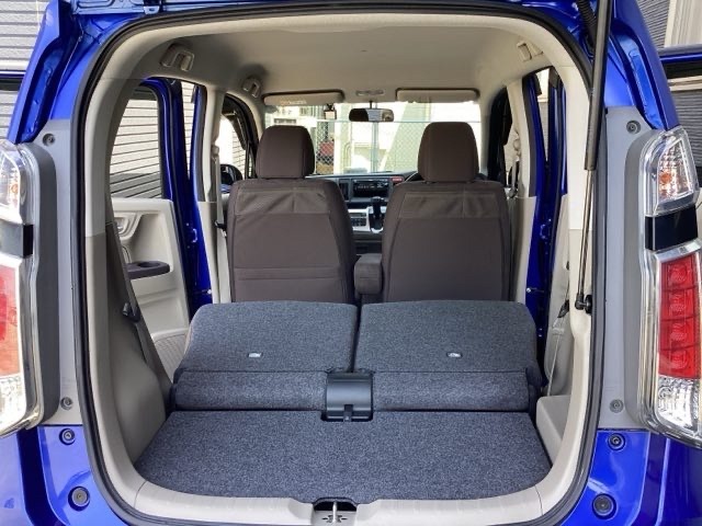 2列目を倒すと長～い荷物にもしっかりと対応できますよ(^^)/これが出来るのはNWGNならではですね。