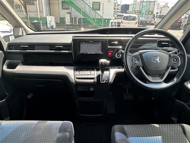 【運転席まわり】現車の確認はお電話で在庫のご確認の上是非ご来店くださいませ！ご来店の難しい方は店舗スタッフがお電話やメールで詳細をお答えさせて頂きます。