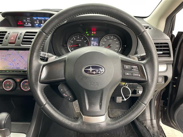 【ハンドル】軽い力で扱いやすいハンドルです。目立つ傷やスレなどなく綺麗な状態です！除菌プランいれていただくとさらに快適に！清潔なお車はお子様にも安心ですね！