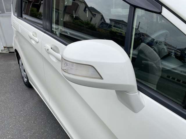 ウインカー付ドアミラー！対向車にもわかりやすくて装備されているといいですね！