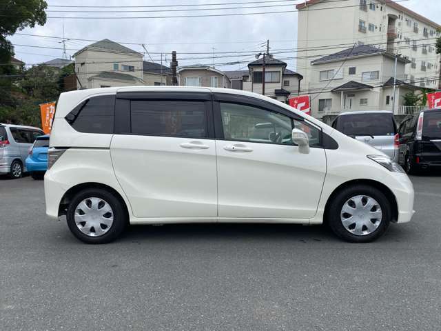 当店では一台一台丁寧にしっかりとルームクリーニングを行っております。またご納車の前にも再度この作業を行います。内装はもちろん外装もピカピカな状態でご納車できるよう心がけております！