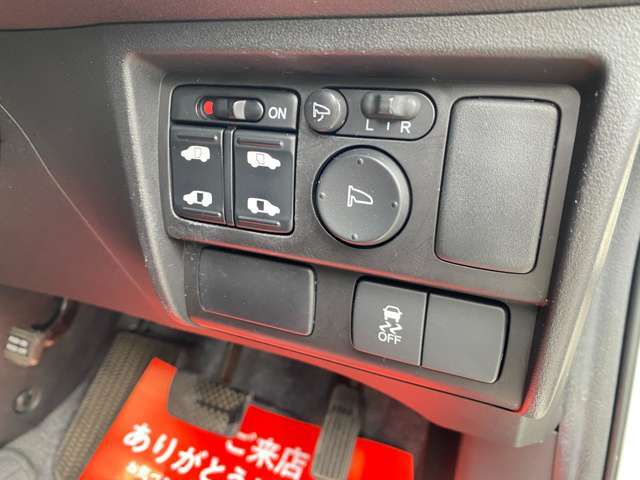 両側パワースライドドア