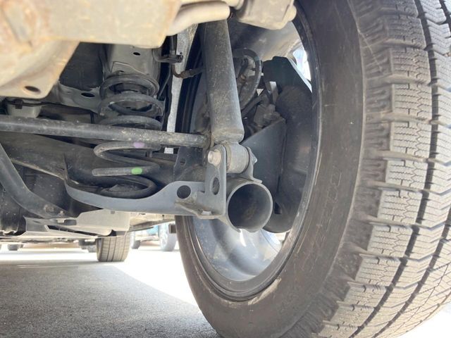 お車を安心してお乗りいただく為には、足回りの定期点検が欠かせません。サービスサポート（有償保証）では無料点検もご提供しており、安心のカーライフをお過ごしいただけるサポート体制が整っています。