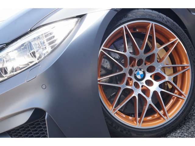 M4　GTS専用　スタースポーク666M　フロント9.5Jx19　265/35R19　リア10.5Jx20　285/30R20　Mカーボンセラミックブレーキ装着